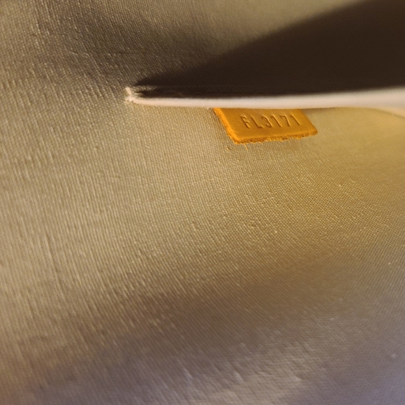 Louis Vuitton Alma Vernis PM Perle - Picture 5 of 8